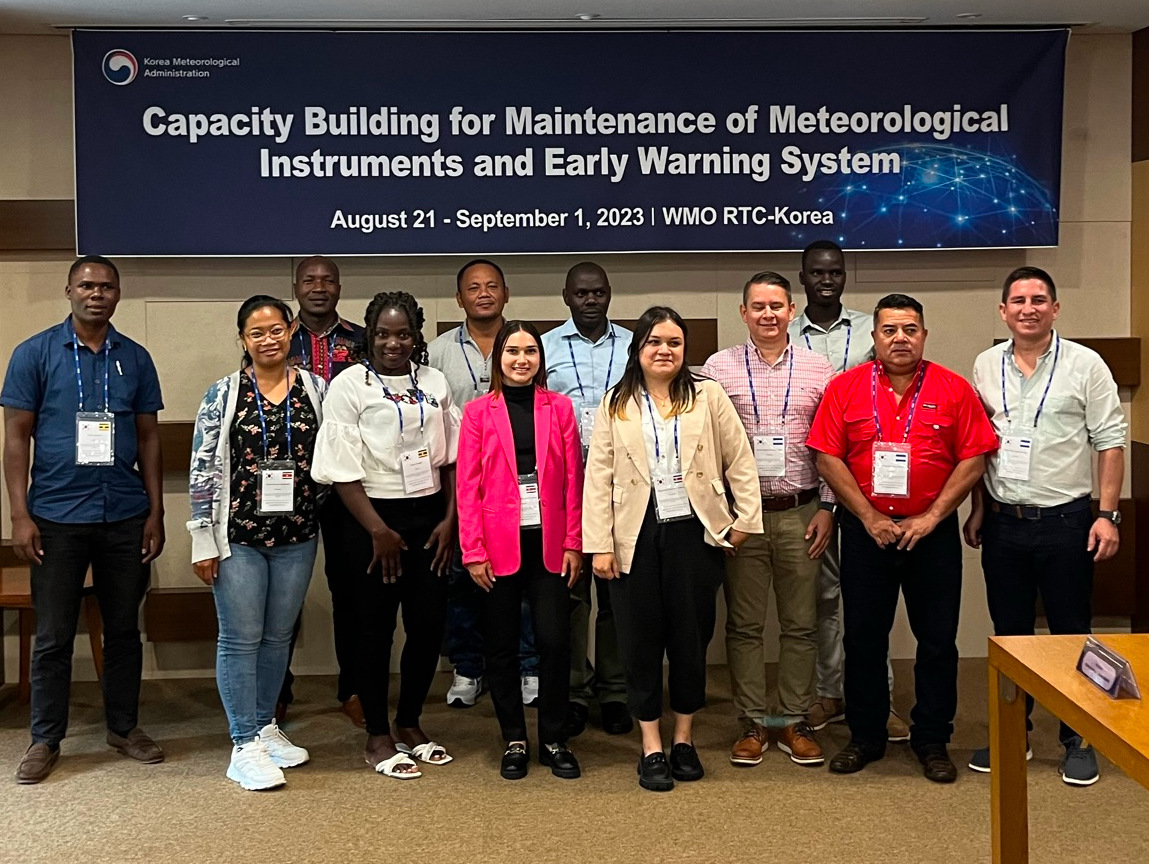 Entrenamiento en instrumental meteorológico y las redes de observación thumb image